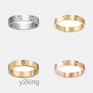 Klassische Liebesringdesigner Titanium Stahl Luxusschmuck Männer und Frauen Paare Hochzeit Valentinstag Geschenk niemals gegen die nichtallergische Breite 4/5/6mm Keiz