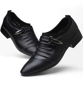 Sapatos de couro de patente Sapatos de negócios de negócios Ponto casual dedo do pé de mocassins para homens de festas de luxo de luxo sapatos de tamanho para meninos Botas