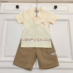 NOVO BEBER TRABALHO TRABALHO DE VERÃO MENINOS DO MENINO Polo Conjunto de camisa 90-160 cm Crianças de designer Roupas de coelho Camisa de pólo e shorts 24 a maio