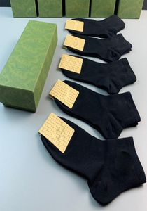 Mulheres homens cartas 100 meias de algodão com tag preto letra de letra esportiva casual meias de topo de qualidade9687552