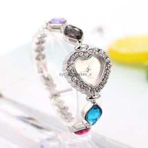 2024 نسخة كورية من قطرات Raindrop Crystal Peach Heart Diamond Bracelet Watch المحيط ماء الزركون