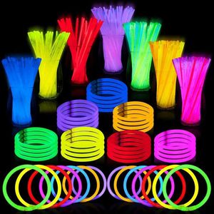 LED Toys Glow Sticks gifte sig med raves för födelsen av den mörka armen med ljus- och halsbandsanslutningar och Neon Glow Q240524