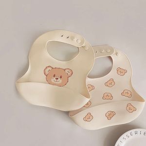 Cartoon Food Grade Silicone Bear Baby Super Lunch Avental Fela Fela Fela L Longe Portátil Impermeável Saliva Dirtada BIB L2405