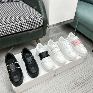 2023 المصممين غير الرسميين أحذية شهيرة إيطاليا العلامة التجارية Amore One Stud Low Sneakers Open Skate Natual Shoe Men Women Low-Top Calfskin Dhgate Sports Trainers