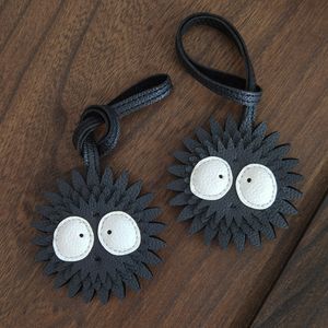 Minimalist Hand Made Leather Keychain Men Male Black Car Key Chain Cute Bag Charm Pendant Unisex