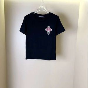 Camisetas masculinas CH24 Cool Horseshoe Print Back Cross Padrão Camiseta de manga curta personalizada Top de manga curta