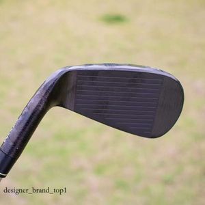 Siyah Golf Kulüpleri Irons 7pcs Erkekler Sağ Elli Demir Seti R/S Flex Steel veya Grafit Milleri 29c