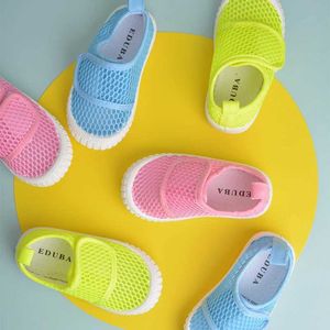 Första vandrare Spring Kids Outdoor Colored Breattable Flat Mesh Sneakers Toddlers Light Weight Walking Anti-slip Shoes EY8236 EY8237 Q240525