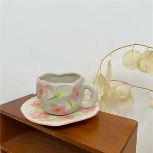 Xícaras picadas rosa retrô de café cerâmica de cerâmica de café fofo xícara de arte artesanal e pires de pires