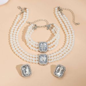 Kurzes Schmucklicht Imitation Perle Choker Neckketten türkiser Perlen ethnischer Stil Kragen