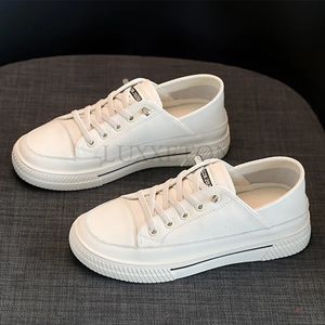 Couro genuíno de fundo plano plana Sapatos brancos pequenos com malha para respirabilidade Comfort Casual Board 240524