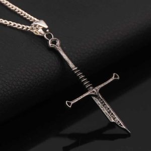 Pendant Necklaces Vintage Narsil Broken Sword Necklace For Men Women is Jewelry Cosplay Cool Punk Sword Pendant Necklace Gift Q240525