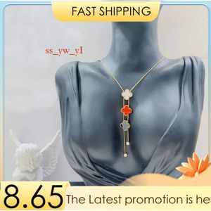 New Designer Pendant Necklaces for Women 4/Four Leaf Clover Locket Necklace Highly Quality Choker Chains Designer Jewelry 18K Plated Gold Girl 354d