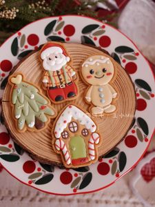 Baking Moulds Christmas Santa Claus Gingerbread Man Cookie Cutter Xmas Tree House Biscuit Stamp Plastics Hand Pressed Mold