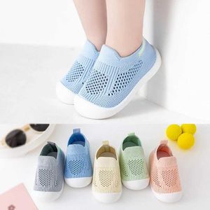 Erste Walkers Kids Schuhe lässig atmungsaktive Kinder Kindermädchen Jungen Mode Mesh Sneakers weicher Boden nicht rutsches Neugeborenes Kleinkind Vorkaller Q240525