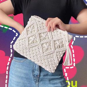 Womens Crochet Shoulder Bag With Tassel Boho Solid Color Hollow Out Hand-Woven Straw Weave Crossbody Bag Messenger Tote 240524
