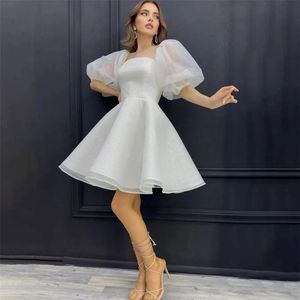 Elegant mousserande mini bröllopsklänning axel a-line mousserande fluffiga ärmar brudklänning knälängd rygglös brudklänning 240514