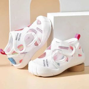 First Walkers Baby Girl Shoes Classic Net Sneakers Nyfödda Baby Boys Girls First Walkers Shoes Spädbarn Toddler Soft Sole Anti-Slip Baby Shoes Q240525