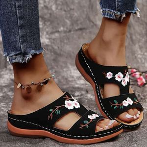 Summer Women 174 Peep Toe Shoes Floral Woman Bekväm kvinnliga tofflor Retro Sandaler Zapatillas F6F