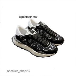 Valentine VT V-Buckle Designer Mens Fashion Runner Shoes Sneaker Sneaker Embroidery Elevated Slip Slip Running Shoe Mens Mens Tufu Designer Runner Day 9