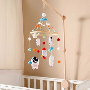 Mobile# Baby Summers Spielzeug 0-12 Monate alte Babybett Glocken Astronaut Standschutz Neugeborenes Baby Spielzeug Holzbett Accessoires Q240525