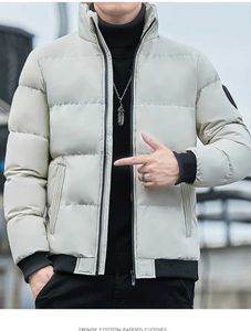 Men Parkas 2023 novo colar de colarinho sólido almofada de algodão à prova de vento para homens para homens casuais casuais casuais casuais casuais de inverno Q240525