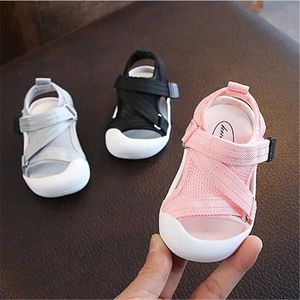 First Walkers 2020 Summer Spädbarn Småbarnskor Baby Girls Boys Casual Shoes Non-Slip Breattable High Quality Kids Anti-Collision Beach Shoes Q240525