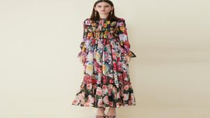 2019 kvinnors klänningar o nacke långa ärmar blommor tryckta ruffles elegant designer casual semester maxi klänningar6231332