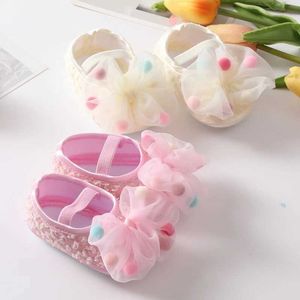First Walkers Spring Cotton First Walkers for Girls Anti slip Soft Baby Walking Shoes Mesh Yarn Bow Princess Toe Strap Set Childrens Shoes d240525