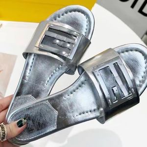Designer italiano 2024 Sandálias femininas Sumals Summer Beach Luxo Slippers casuais de alta qualidade Classic Letter Flip-Flops 35-42
