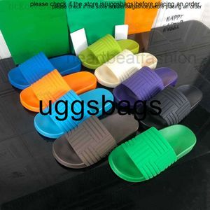 Bottegaa 신발 보테가 신발 슬라이더 샌들 디자이너 여자 슬리퍼 해변 슬라이드 평평한 고무 신발 플립 플립 남성 여자 녹색 발가락 내마모성 슬라이드 샌들 신발