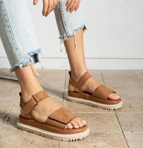 Klassiska kvinnliga täppar sandal mode heta säljer reser äkta läder strand sandaler fårskinn casual sandaler med kortväska vackra gåvor