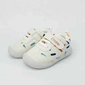 Första vandrare baby pojkar och flickor färgglada polka dot vadderade sneakers gummisulen icke-halk anti-bump tå spädbarn småbarnskor q240525