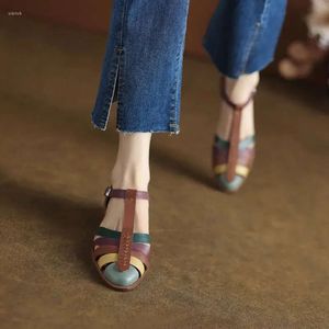 Привязанные сандалии t стиль низкие ретро -каблуки указаны на ногу женщины Полая смешанная цветовая крышка пряжка. Случайный ремешок на открытом воздухе F Abf Ied Oe