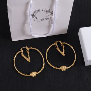 Designer Fashion Brand V Earring Gold Doppio lettera Ottone Orecchini Personalità Orecchini Donne Fedding Party Gioielli