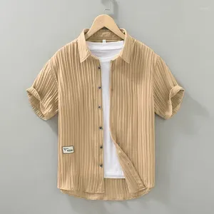 メンズカジュアルシャツ2024夏のトレンディシャツ短袖薄氷シルクノンアイアンプレスしたしわのテクスチャールーズカーディガンの裏地