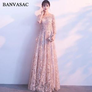 Sukienki imprezowe Banvasac 2024 O szyja koronka Linia Długie wieczorne aplikacje haftu z trzech ćwierć rękawów suknie balowe