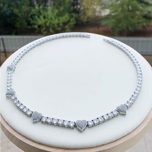 2024 New Iced Out Bling Heart Подвесной ожерелье Серебряное цвет AAA Циркон 5 -мм теннисная цепь шарм женщины Мужчины хип -хоп модные украшения Tdwsl