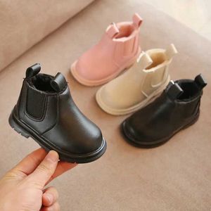 First Walkers Baby Boots 2024 Winter Infant Warm Fur Shoes Newborn First Walkers Toddler Little Boys Girls Ankle Leather Boots Pink Black Q240525