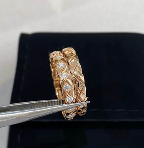 V Gold Material Luxury Quality Charm Band Ring med diamant i två färger pläterade har stämpelbox tunna designer smycken PS3757b