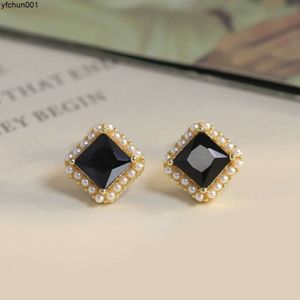 S925 Silbernadel -minimalistischer Perlenohrringe mit hoher Klasse und exquisitem schwarzer geometrischer Zucker