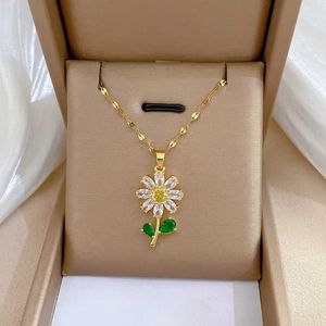 Pendant Necklaces European and American ins style zircon sunflower pendant necklace for women charm flower bride wedding banquet jewelry Gift Q240525