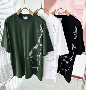 Yeni Erkek Tasarımcı Tişört Gevşek Erkekler Kadın Tees Tees Man Rahat 3d Kolye Baskı Gömlek Yüksek Kaliteli Giyim Şortları Kol Polos Street Hip-Hop Tshirt