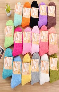 女性のためのファジーソックス冬のふわふわドゥードゥー素材濃い暖かいフリース睡眠靴下6898990
