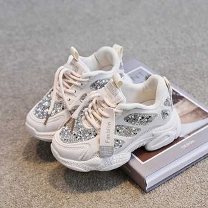 First Walkers 2022 Spring Fashion Women Sneakers Kids Toddler Girl Shoes أحذية الراين المتلألئة Childen Outdoor Leisure Sports White Shoes Red Q240525