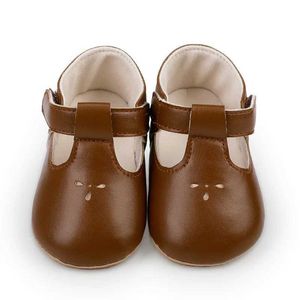 First Walkers Summer Spring Girls Soft Soled Baby Shoes أحذية غير قابلة للتنفس أحذية غير رسمية للمشي أمام الأطفال D240525