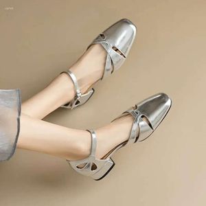 Golden Vintage S Roman Sier Sandals أنثى أحذية جلدية للسيدات للسيدات الصيفي حزام مستدير أخمص القدمين 30 صندل Bef Shoe Ladie