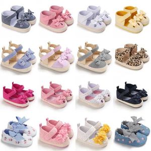 Pierwsze Walkers Noworodki dla dzieci buty dla niemowląt Baby Crib Buty Princess Bow Baby Baby Sole Sole First Walker Sneakers 0-18 miesięcy Q240525