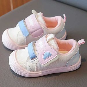 Första vandrare koreanska stil babyskor överensstämmer med ergonomi och är icke -slip. Girls Sports Shoes with Soft Sules är de första stegskorna för nyfödda D240525
