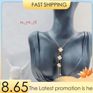 New Designer Pendant Necklaces for Women 4/Four Leaf Clover Locket Necklace Highly Quality Choker Chains Designer Jewelry 18K Plated Gold Girl 8412